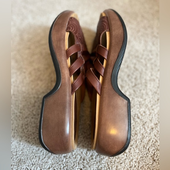 Dansko ‘Lacey’ Tooled Leather Embossed Swirl Slide Cognac Sandals EU 40 - Picture 9 of 10